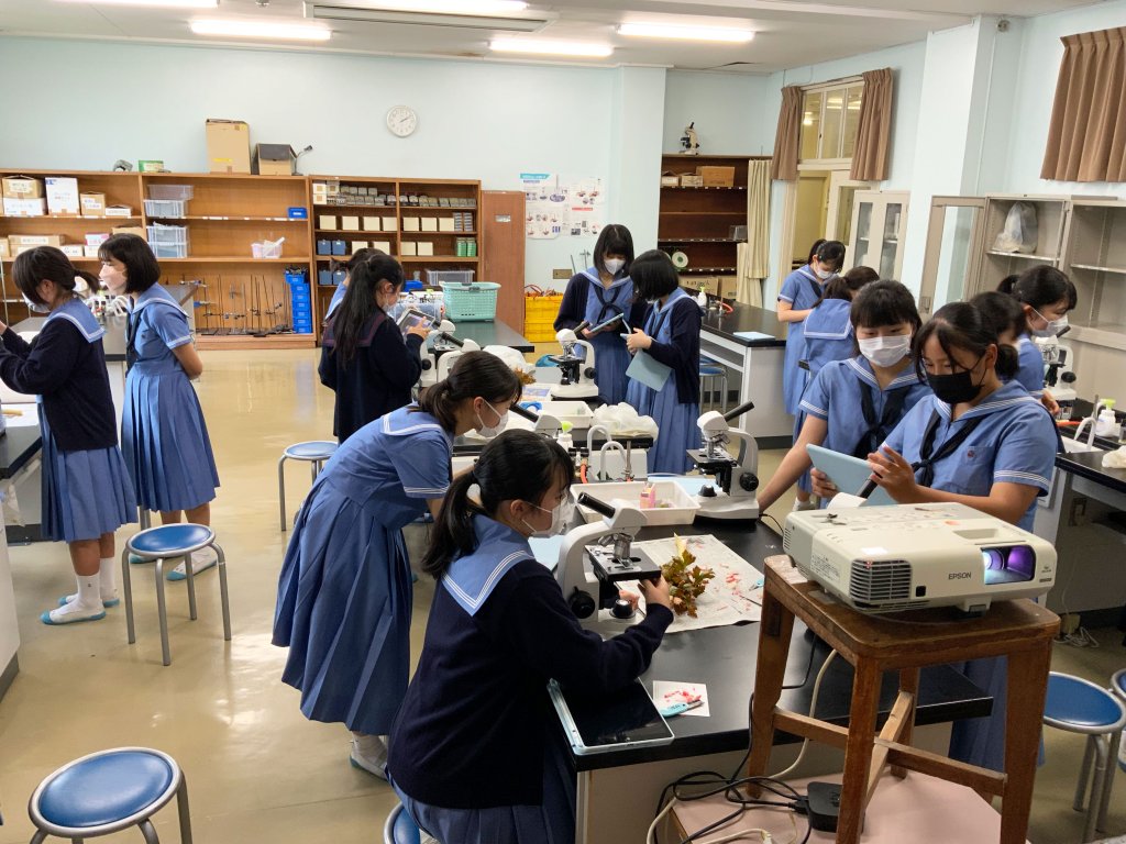 福岡女学院中学校 高等学校 中学2年生 理科の授業