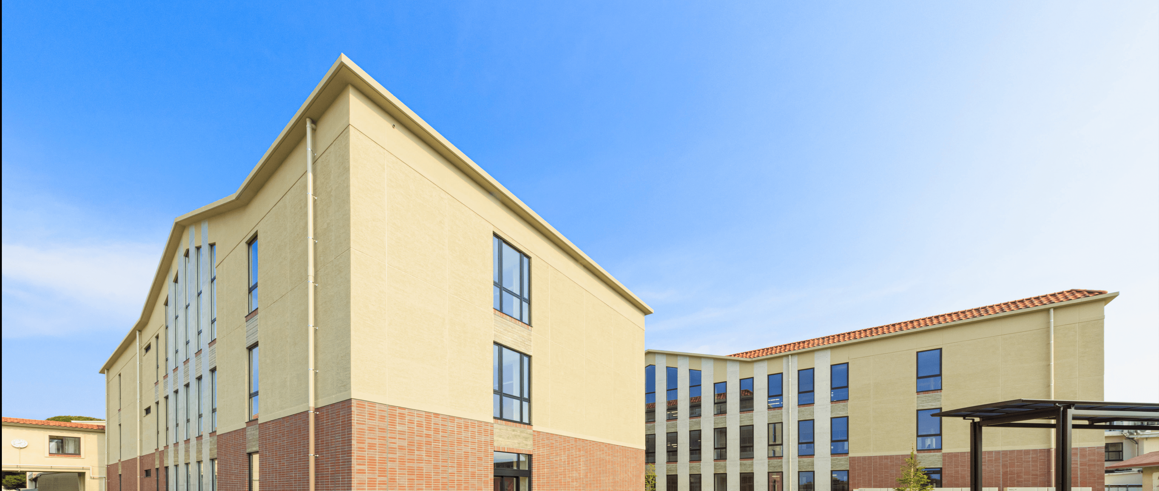 中高校舎が新しくなりました。